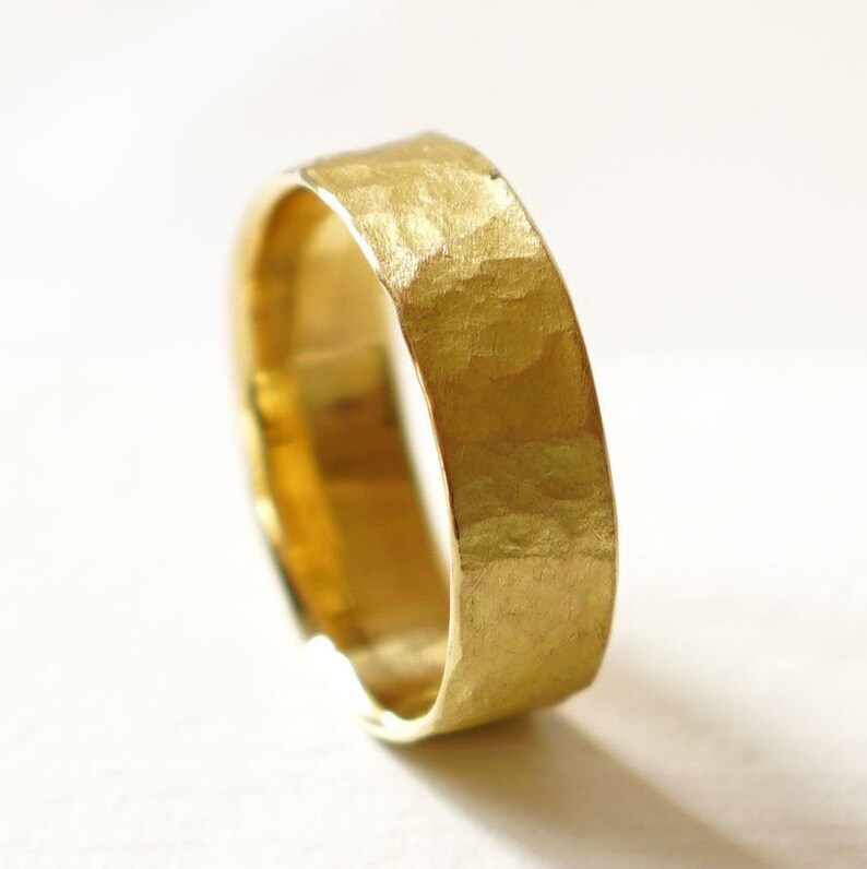 Ring in Fairmined Gold , 750/000 oder 585/000-Gehämmerter Bandring Unisex maßgefertigter Ringe mattes Gold Gelb rose rot oder Weißgold Bild 2
