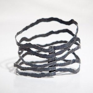 Hammered bracelet in oxidised silver Black bracelet design jewelry Contemporary Nouvelles vagues I make your bracelet in my workshop Spain image 3