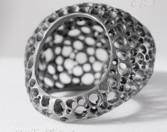 Oxidierter Schwarz Fair Silber Zeitgenössischer Skulptur Ring Handgemacht Fair Trade Schmuck Ich mache Ihren Schmuck in meiner Werkstatt in Barcelona