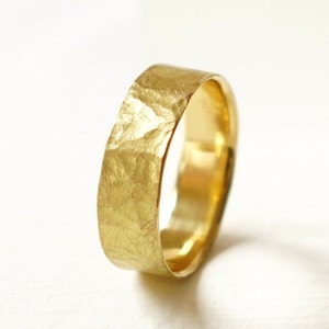 Ring in Fairmined Gold , 750/000 oder 585/000-Gehämmerter Bandring Unisex maßgefertigter Ringe mattes Gold Gelb rose rot oder Weißgold Bild 1