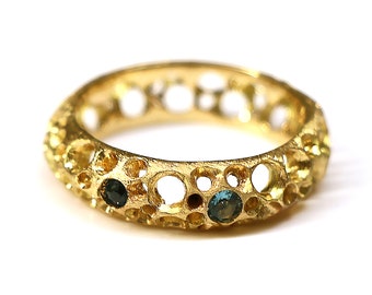 Goldring mit Aquamarin, Saphir und blauem Topas-750er Gold-Schatzkammer aus der Werkstatt eines Goldschmieds