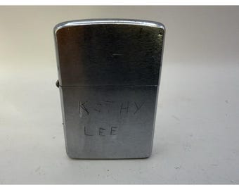 Encendedor Zippo antiguo de 1967, de la época de Vietnam, grabado con la inscripción "I Love Kathy / Kathy Lee".