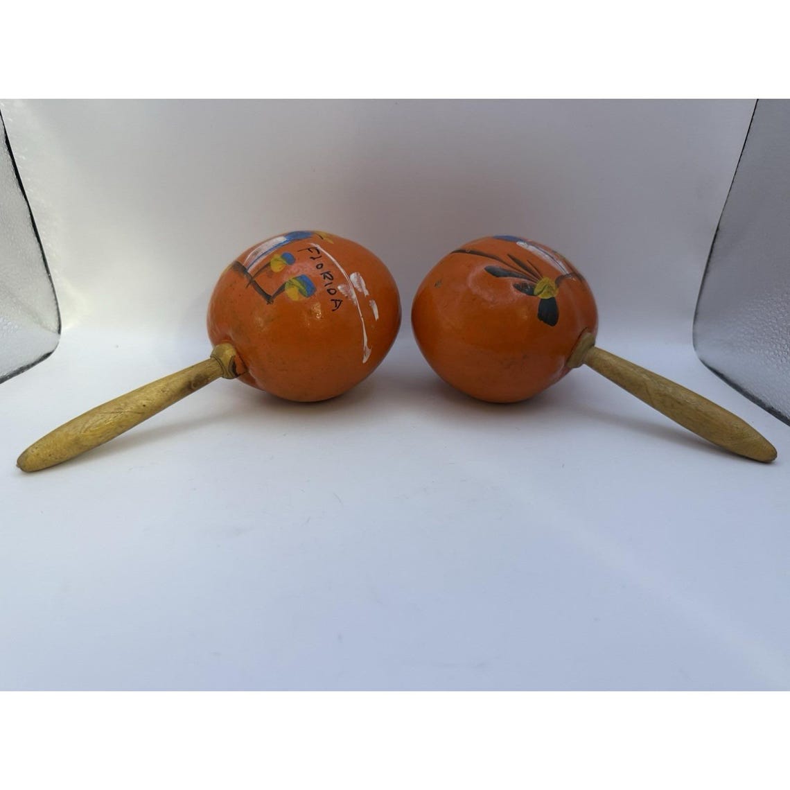 Vintage Hand Painted Florida Gourd Maracas Wooden Handle Pair Souvenir, photo 1 sur 4