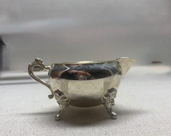 Jarra de crema con pie, chapada en plata, de la International Silver Company. Jarra de plata antigua.