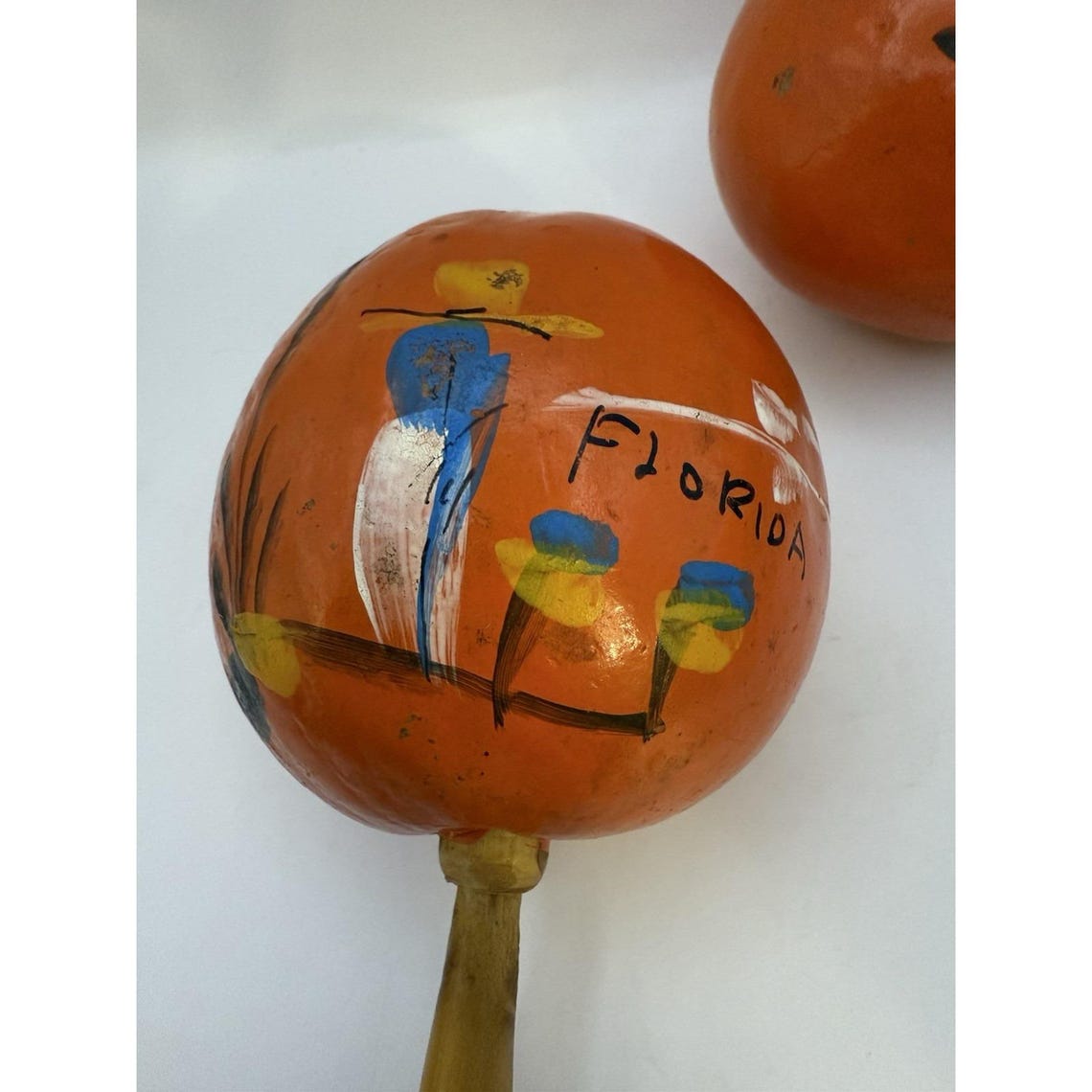 Vintage Hand Painted Florida Gourd Maracas Wooden Handle Pair Souvenir, photo 2 sur 4