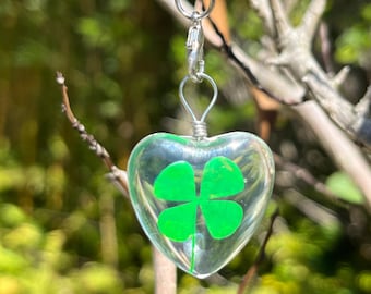 Real Four Leaf Clover Resin Charm, Lucky Clover Keychain, Pressed Clover Pendant, Nature Inspired Bag Charm, Good Luck Gift for Her