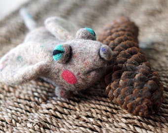 Felted mouse toy, soft and kid-friendly. Minimalist, pastel colors, eco friendly needle felted 100% wool.
