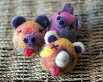 Needle felted piglet, unique bag and zipper charm. Green and eco friendly, natural sheep wool.