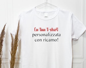 T-Shirt personalizzata ricamata, a scelta tra frase o piccolo disegno, simbolo