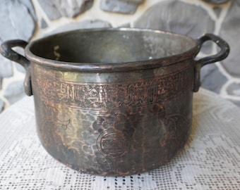 Antique hammered Engraved copper pot, possibly over 2 centuries old. A Beauty!!