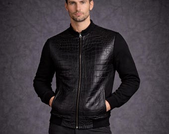 Chaqueta bomber con paneles de cocodrilo para hombre: híbrido con mangas de ante y un toque urbano