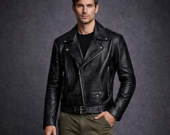 Chaqueta de cuero asimétrica con cinturón y borde estructurado