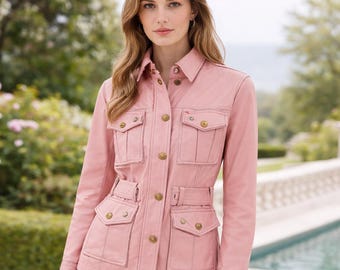 Chaqueta de cuero con cinturón para mujer: estilo utilitario a medida con botones al frente