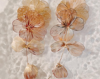 Große goldene Blumen Ohrringe, kaskadierende florale Ohrhänger, riesige Herbst Statement Ohrringe, lange Ohrringe Schulterstaubwedel, Geschenk für sie