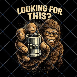 Könnte beinhalten: Grafik mit einem grinsenden Bigfoot, der einen 10-mm-Steckschlüssel hält. Der Text "LOOKING FOR THIS?" steht darüber. Der Hintergrund ist schwarz mit einem Gittermuster.