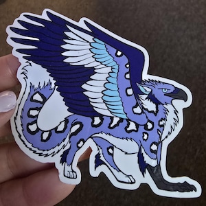 Pegatina de acuarela con retrato de pájaro volador, águila, leopardo de las nieves y grifo de fantasía