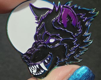 Regenbogen überzogen Werwolf Vollmond Lycan Fantasy Hard Enamel Pin