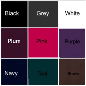 Op de afbeelding: Een kleurenkaart met negen verschillende kleuren: zwart, grijs, wit, pruim, roze, paars, marineblauw, teal en bruin.