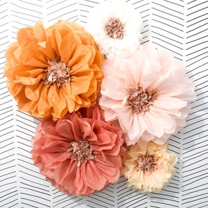 Collezione giugno (set di 5 fiori di carta) festa del 1° compleanno, decorazioni floreali boho, decorazioni per matrimoni uniche, parete di fiori di carta, matrimonio economico