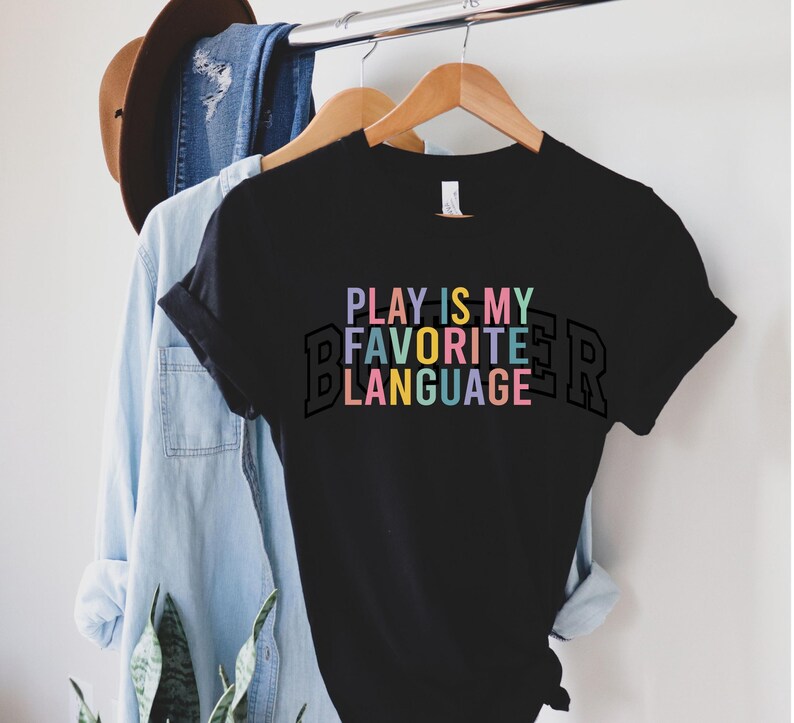 Shirt Play Is My Favorite Language, kleurrijk T-shirt voor leraren afbeelding 7
