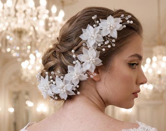Bridal Flower Hair Vine, White Pearl Floral Headpiece, Silk Flower Hair Vine, Bridal Headband, Boho Wedding Hair, Garden Bride Hair Piece