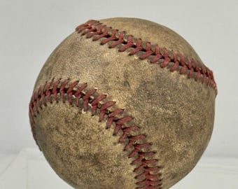 Vintage-spel Begagnad Läder Baseball Röd Söm Sliten Patina Displayboll