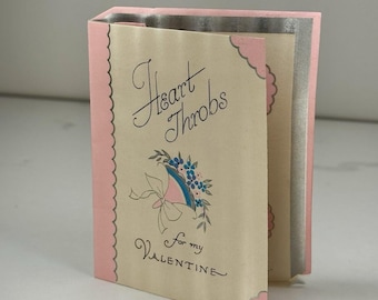 Biglietto di San Valentino pieghevole con cuori rosa "Heart Throbs" anni '30
