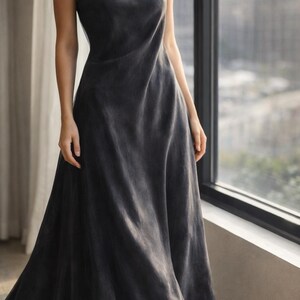 K&ouml;nnte beinhalten: Ein Set aus drei Keramikbechern mit gesprenkelter, matter Oberfl&auml;che. Die Becher sind in den Farbt&ouml;nen Creme, Hellgrau und Dunkelgrau gehalten. Jeder Becher hat ein schlichtes, minimalistisches Design, ideal f&uuml;r Kaffee oder Tee.