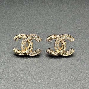 アップサイクルイヤリング – 再利用したヴィンテージボタン