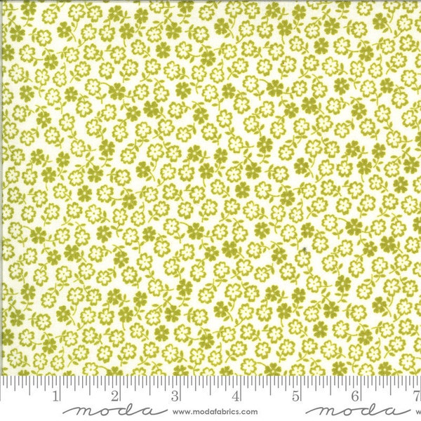 A Blooming Bunch by Maureen McCormick - Floral - Green - Moda 40047 21 - REMNANT