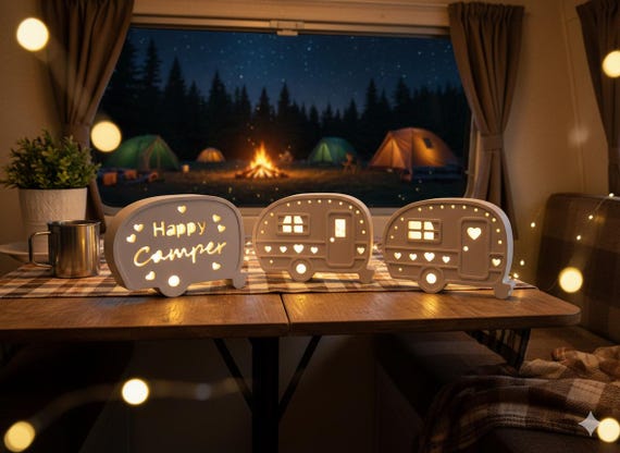 Leuchtende Camper Deko aus Keramik – Happy Camper Wohnwagen mit Licht – Camping Deko Handmade – Geschenk für Camper & Vanlife Fans