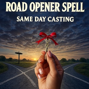 以下が含まれることがあります： 夕焼け空の下、二手に分かれる道の背景に、赤いリボンが付いた金の鍵が写っています。「ROAD OPENER SPELL」と「PHOTO PROOF」の文字があります。