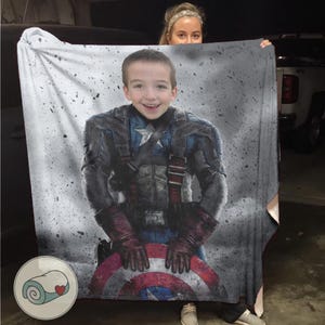 Peut inclure: Ensemble de trois tasses en c&eacute;ramique avec une finition mate et mouchet&eacute;e. Les tasses sont de couleur cr&egrave;me, gris clair et gris fonc&eacute;. Chaque tasse a un design simple et minimaliste avec une anse arrondie.