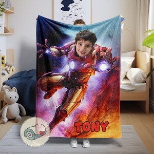 Peut inclure: Panneau en bois rustique avec l'inscription "Welcome to our home" en lettres blanches. Le panneau pr&eacute;sente une finition vieillie et un design simple et accueillant, id&eacute;al pour la d&eacute;coration d'entr&eacute;e.