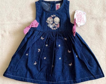 Vestido jeans vintage Precious Moments dos anos 90, tamanho 12 M infantil, azul com bordado floral.