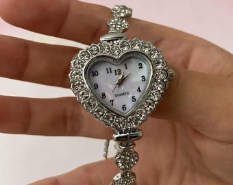 Orologio da polso con bracciale a forma di cuore, al quarzo con strass di cristallo, accessorio di gioielleria da donna