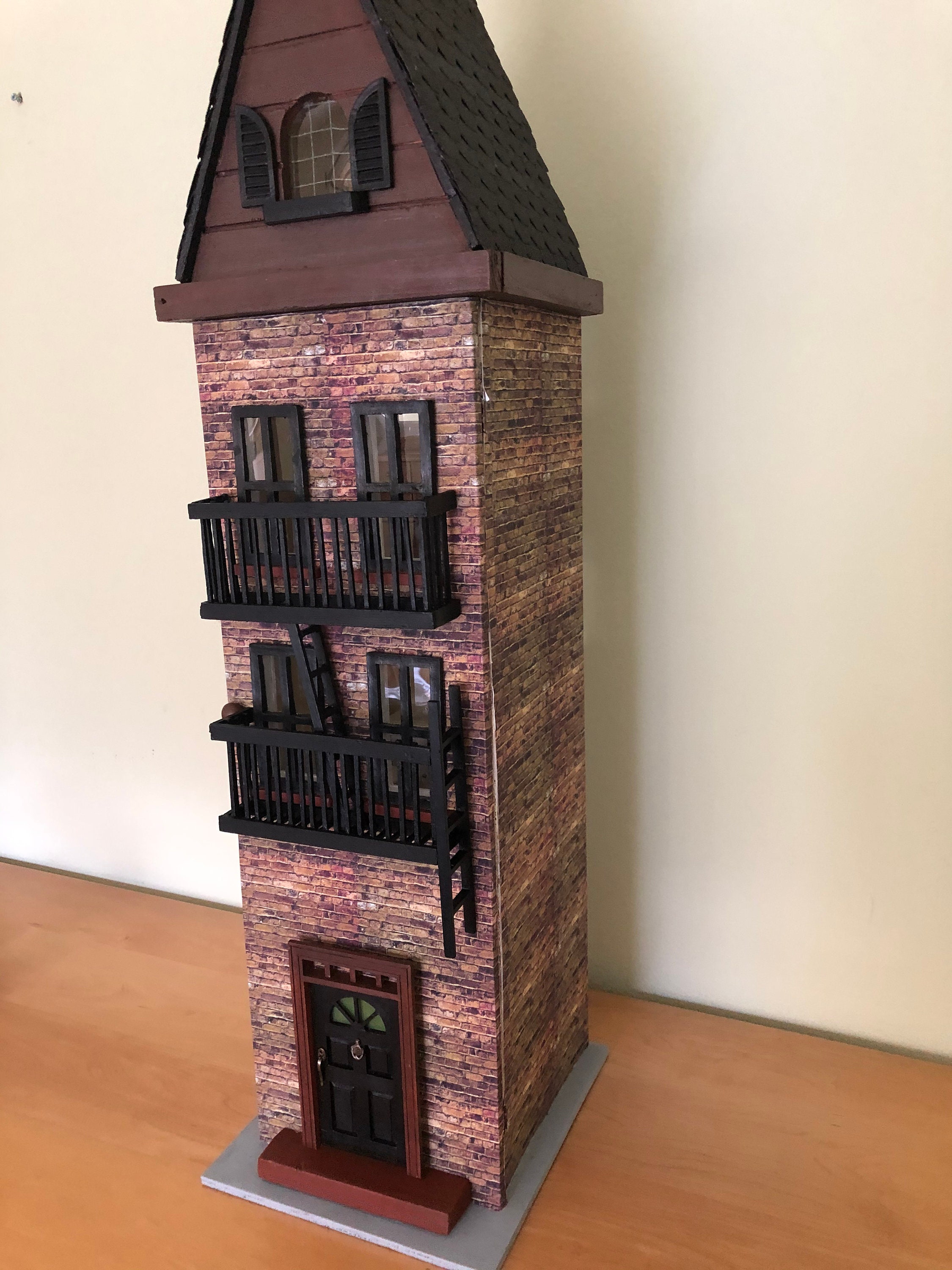 DOLLHOUSE/Mouse House Chicago Brownstone Three Story Mouse -  Portugal