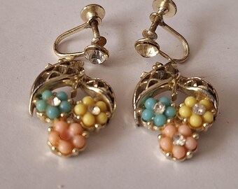 Vintage 1960s drop earrings screw backs.
