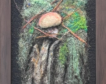 Champignon sur souche 5 x 7 rondins forestiers original fait main one-of-a-kind laine et fibre feutrée à l'aiguille, affichage sur mur ou table (pas une impression)