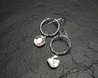 gray freshwater pearl drop off hammered sterling silver circle drop earrings, ildiko jewelry, minimalist jewelry