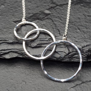 three generations hammered three sterling silver intertwined circles necklace, ildiko jewelry, minimalist jewelry