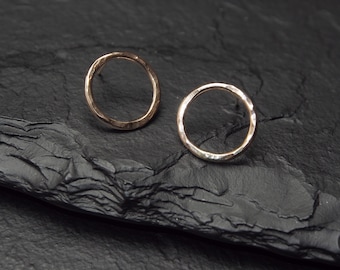 hammered gold circle stud earrings, minimalist earrings, ildiko jewelry, minimalist jewelry