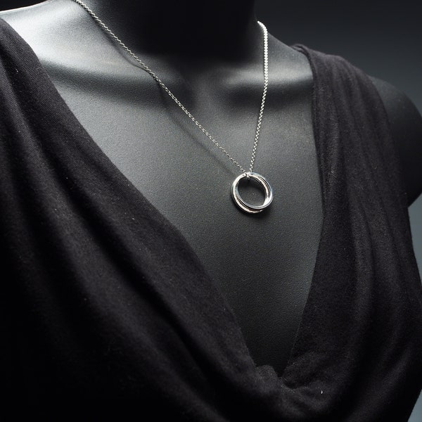 small hammered and smooth sterling silver intertwined circles necklace, ildiko jewelry, minimalist jewelry