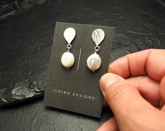hammered sterling silver teardrop studs with white freshwater pearl drops, ildiko jewelry, minimalist jewelry