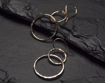 hammered 14k gold fill two intertwined circles dangle earrings, ildiko jewelry, minimalist jewelry