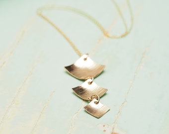 minimalist deco three gold diamond shaped cutouts on short chain necklace, ildiko jewelry, minimalist jewelry