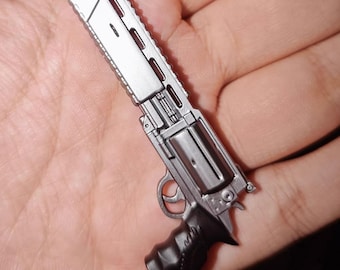 Resident Evil 9 Keychain Leon Axe Pendant Requiem Revolver Metal Miniature Gamer Gift Survival Horror Bag Charm