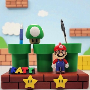 Pojemnik na ołówki Super Mario Pipes – SPERSONALIZOWANA nazwa – W zestawie TYLKO Mushroom Power Up – Organizer na biurko, dekoracja biurka Nintendo – na biurko
