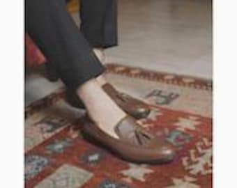 Mocasines de cuero marrón con borlas para hombre, zapatos de vestir sin cordones hechos a mano.