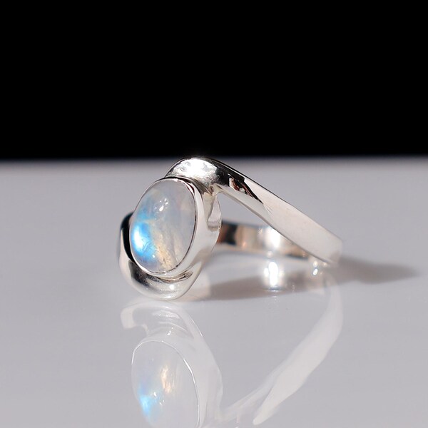AA Quality Natural Rainbow Moon Stone Ring - 925 Sterling Silver Ring Size (5-12)